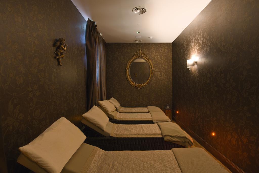 Canal Court Нюри Екстериор снимка