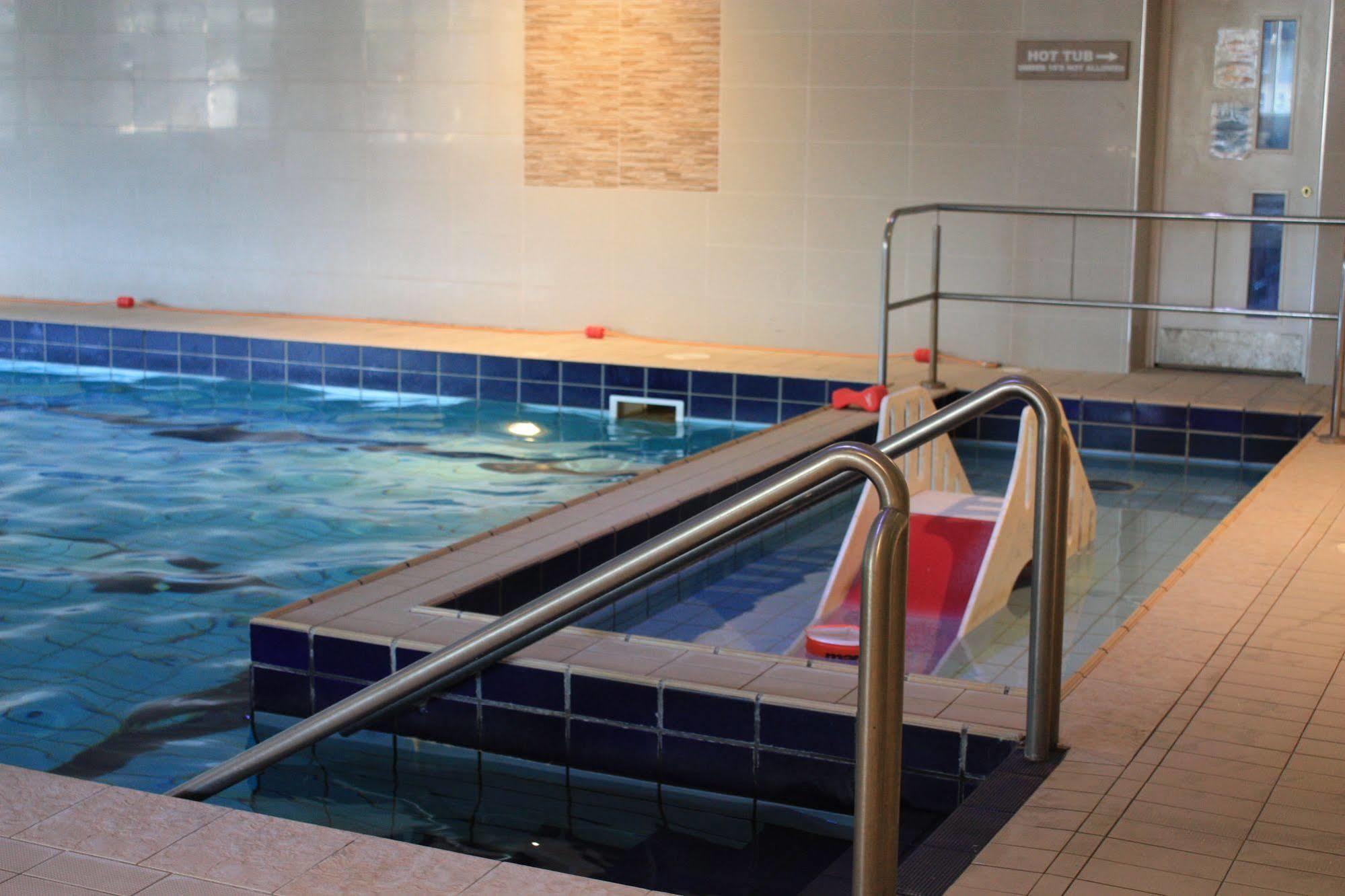 Canal Court Нюри Екстериор снимка