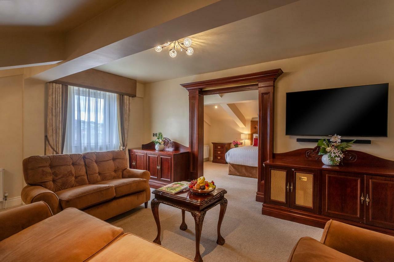 Canal Court Нюри Екстериор снимка